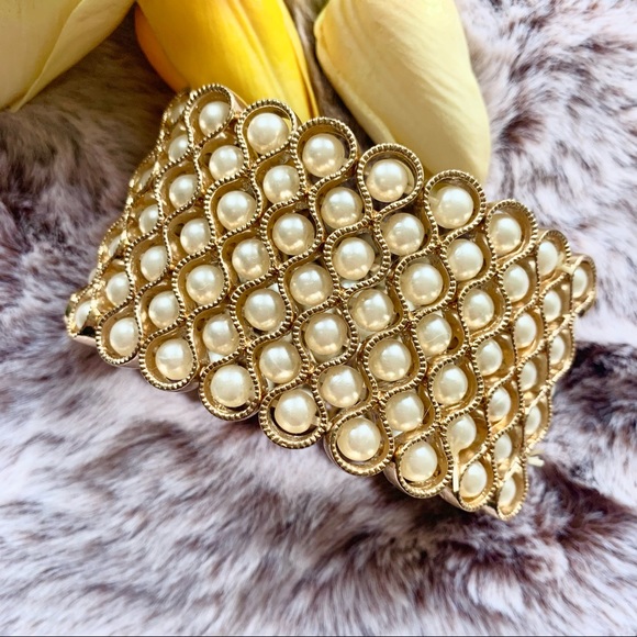 Jewelry - 🔥$20 SALE🔥 Multi Strand Pearl Cuff Bracelet